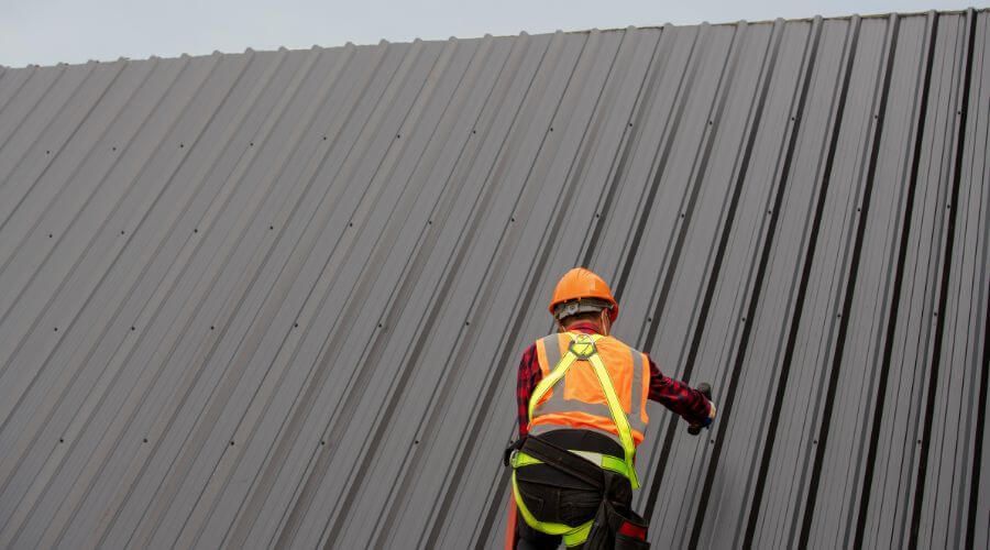 Professional gutter cleaning in San Cristobal, NM